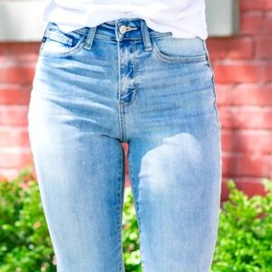 Judy Blue relaxed skinny jeans